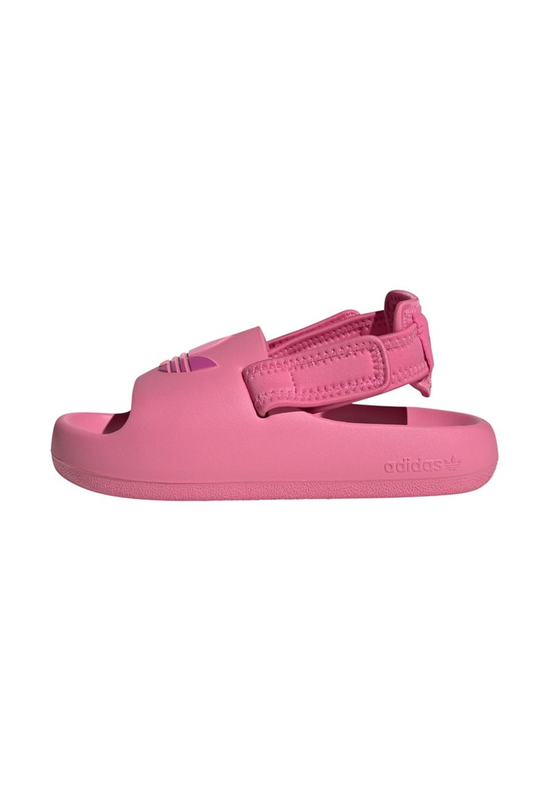 Rosa Rutschensandalette mit offener Zehenpartie, elastischem Riemen für einen sicheren Sitz, glatter Oberfläche und strukturiertem Außensohle. "adidas"-Logo auf der Seite geprägt.