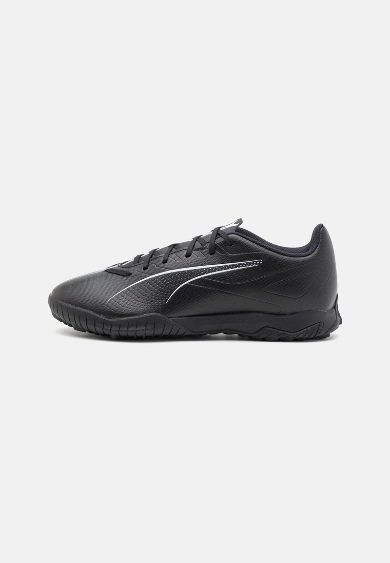 Scarpe sportive nere con una parte superiore in materiale sintetico testurizzato, lacci piatti e suola in gomma. Presentano una striscia argento a contrasto lungo il lato.