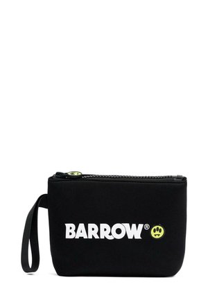 Pochette rectangulaire noire avec bracelet pour poignet, fermeture éclair, texte blanc "BARROW" et petit logo d'empreinte de patte jaune à l'avant.