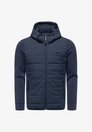 Laivastonsininen hupullinen takki, jossa tikattu etuosa, pitkät hihat ja vetoketjulliset sivutaskut. Takissa on kiristysnauhallinen huppu ja logokoriste.