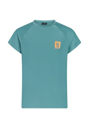 T-shirt a maniche corte color teal con maniche raglan e un piccolo logo arancione con una mano e la parola "Protest" sul petto sinistro.
