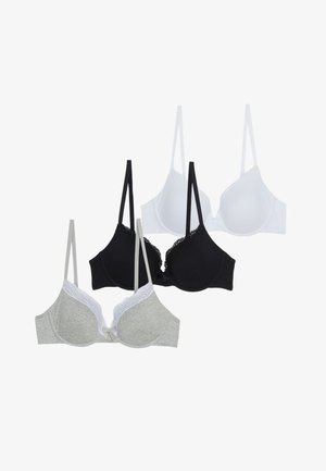 Trzy biustonosze w kolorach czarnym, białym i szarym. Każdy ma koronkowe wykończenie na górze i regulowane ramiączka. Szary biustonosz ma małą dekoracyjną kokardkę.