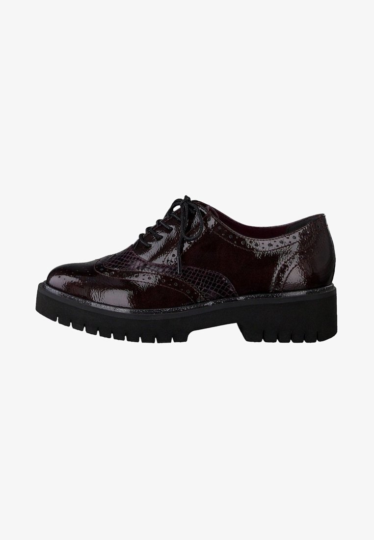 Chaussures Oxford en cuir verni bordeaux avec accents à imprimé serpent, dotées d'une épaisse semelle en caoutchouc noire et d'un design classique à lacets.