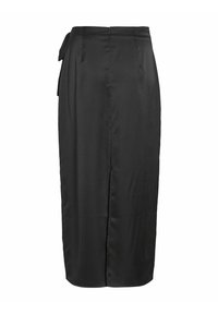 Gonna nera in satin con silhouette dritta, dotata di chiusura con zip laterale e dettaglio in vita annodata. Texture liscia e design a lunghezza intera.