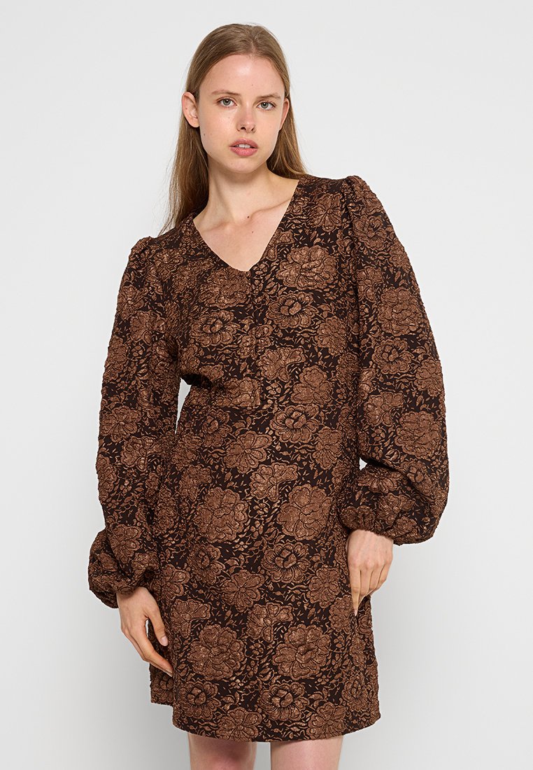 YAS Cocktailjurk donkerbruin