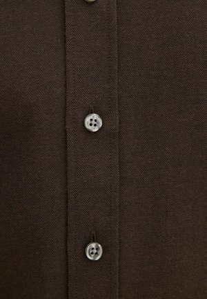 Oscar Jacobson REG FIT CUT AWAY BRUSHED - Chemise - warm brown