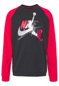 Sudadera negra con mangas raglán rojas. Presenta un gran gráfico en gris y rojo que dice "NIKE AIR" junto con una figura en silueta y elementos de diseño deportivos.