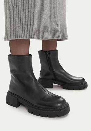 BADURA, BADURA ANKLE BOOTS WOMEN'S BLACK 5907964526759 - Bottines à plateau - black