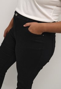 Kaffe Curve KCWILLA IDA - Slim fit jeans - black deep