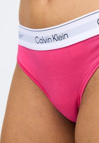 Calvin Klein Underwear THONG ICON COTTON MODAL - Thong - vibrant pink