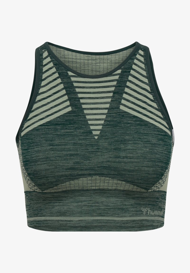 Brassière de sport sans couture verte et grise avec des motifs à rayures géométriques et un col montant conçue pour le soutien et le confort.