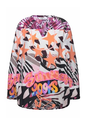 Multikleuren lange mouw top met een V-hals, gedurfde ster- en strepenpatronen, met grafische tekst "SUNNYSIDE SOCKS" in levendige kleuren.