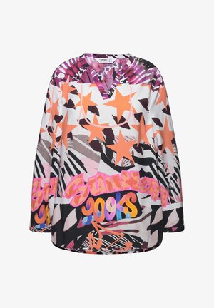 Mønstret langærmet top i flere farver med V-hals,Bold stjerner- og stribemønstre, samt grafisk tekst "SUNNYSIDE SOCKS" i livlige farver.