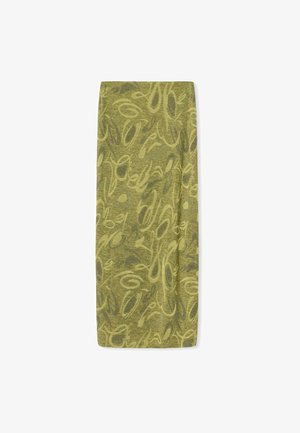 Olivgrüner Stoffschal mit abstrakten hellbraunen und dunkelgrünen Mustern. Rechteckige Form mit einer weichen Textur.