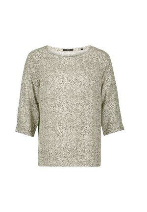Lichtgroene blouse met korte mouwen, voorzien van een draaiend zwart-wit patroon. Gemaakt van een zachte, gestructureerde stof.