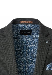 Strukturierter grauer Blazer mit blauem Blumenfutter. Verfügt über eine kleine runde Anstecknadel und ein kontrastierendes Taschentuch. Etikett: VENTI.
