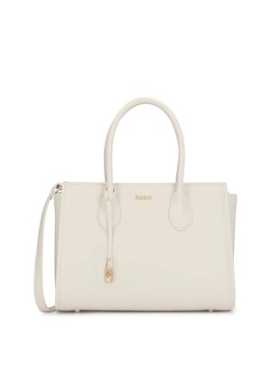 Leren handtas in crèmekleur met twee handvaten, een afneembare schouderriem en een klein gouden merklogo en decoratieve hanger.