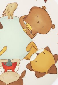 Eine Zeichentrick-Tiergruppe, bestehend aus einem Bären, einem Löwen, einem Hasen und einem kleinen Wesen, die mit verspielten Ausdrücken um einen hellblauen Globus angeordnet sind.