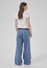 My Essential Wardrobe SOFFI WIDE - Traperice opuštenog kroja - medium blue wash