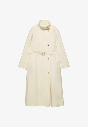 Kermansavun värinen trench-takki, jossa on korkea kaulus, etunapit, vyöllinen vyötärö ja sivutaskut; sileä pinta ja suora leikkaus.