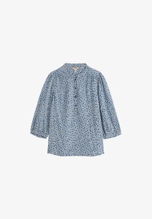 Blauwe en witte bloemenprint lange mouwen blouse met een ronde kraag, knoopsluiting aan de voorkant en licht opgepofde mouwen.