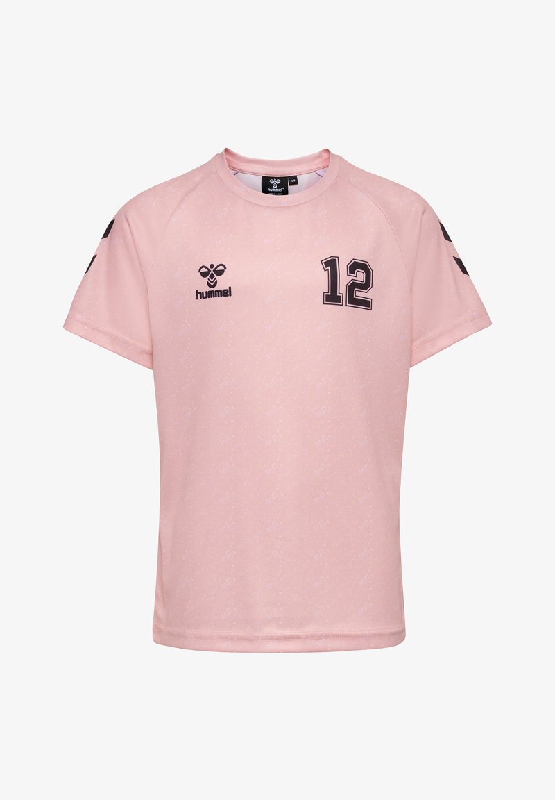 Helles rosa Sport-T-Shirt aus synthetischem Material. Mit kurzen Ärmeln, Rundhalsausschnitt und schwarzen Zahlen "12" sowie Logo auf der Vorderseite.