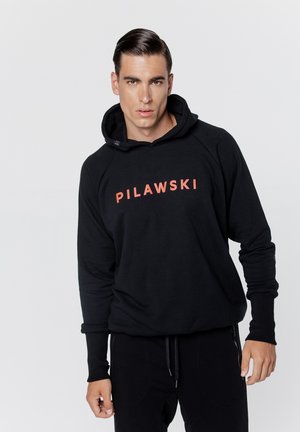 PILAWSKI LOGO - Bluza z kapturem - black