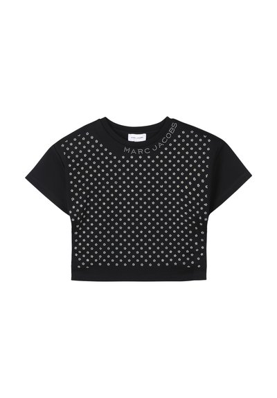 Zwart cropped t-shirt met korte mouwen, versierd met zilveren studs en bloemenpatronen. "MARC JACOBS" gedrukt in metallic letters op de schouder.
