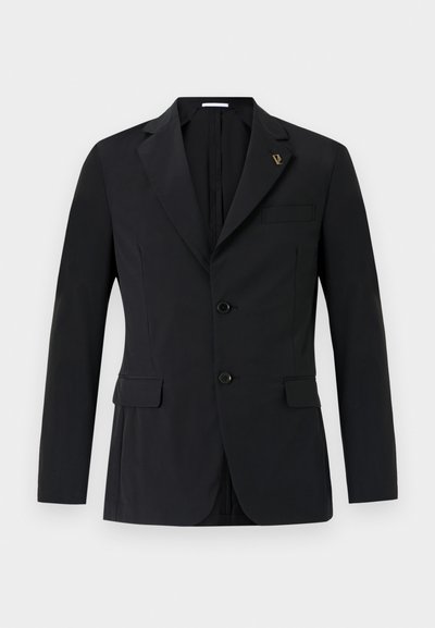 Schwarzer Blazer aus glattem Gewebe mit Reverskragen, zwei Knöpfen, Klappentaschen und einem dekorativen Logo auf dem linken Revers.