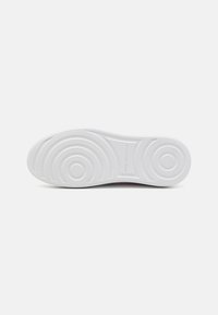 KARL LAGERFELD KONVERT LACE - Sportcipő - lilac/white
