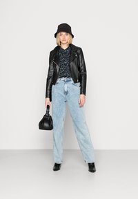 YAS Blusa - black balara