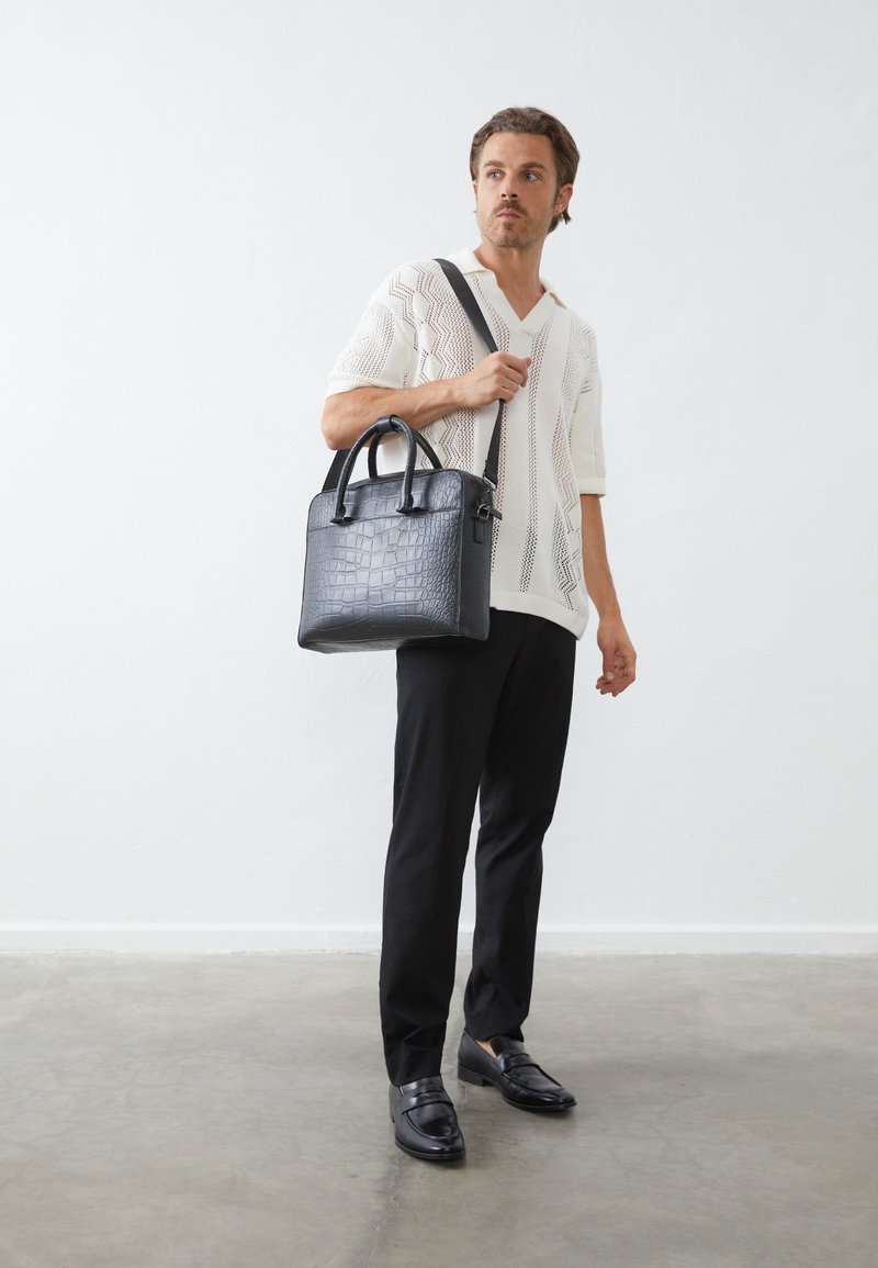 Zign LEATHER UNISEX - Dataveske - black