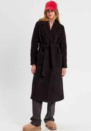 BOUCLE  MIT GÜRTEL - Trench - noir
