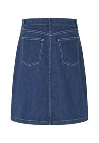 Jupe en denim bleu foncé avec deux poches arrière, coutures apparentes et design simple. Forme trapèze et longueur au genou.