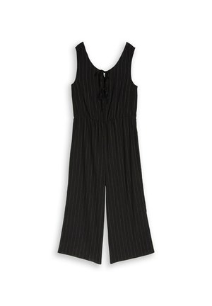 Zwarte mouwloze jumpsuit met dunne witte verticale spijkerstrepen, wijde pijpen, ronde halslijn en een striksluiting aan de voorkant op de borst.