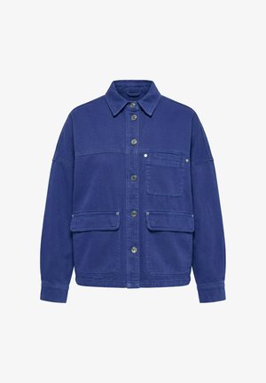 Blå jakke med knapper foran, krave, lange ærmer, brystlomme og to frontlommer med klap og metaltrykknapper.