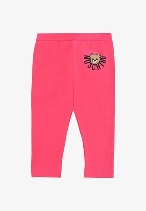 Różowe legginsy wykonane z miękkiego materiału, z grafiką niedźwiedzia z przodu oraz tekstem "Moschino" napisanym w wyraźnej czcionce.