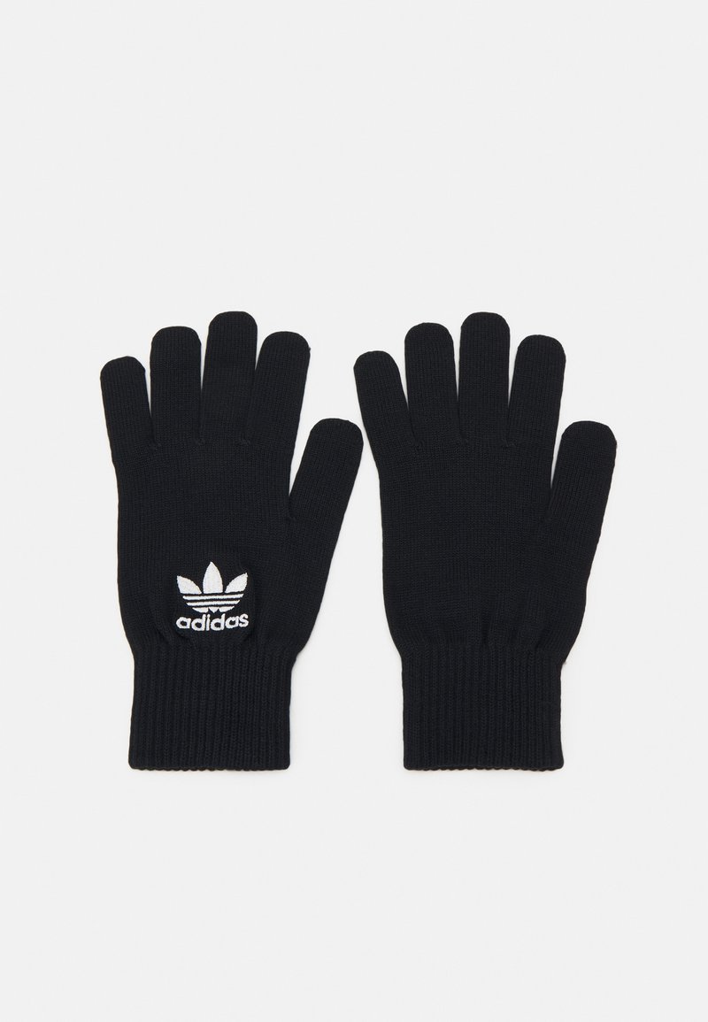 Fekete kötött kesztyű ribbed mandzsettával, a csukló területén fehér hímzett Adidas logóval.