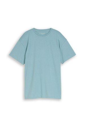 Lichtblauw T-shirt met korte mouwen en ronde hals, met een ontspannen pasvorm, plat weergegeven tegen een witte achtergrond.