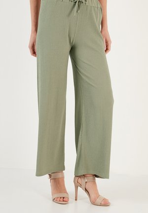 LELA Pantaloni - olive