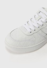 Lacoste T CLIP 125 - Sportbačiai - white