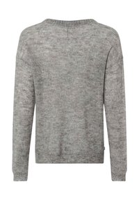Grauer gestrickter Pullover mit lockerer Passform, rundem Ausschnitt und dezenten glitzernden Akzenten im gesamten Stoff. Lange Ärmel und gerippte Säume.