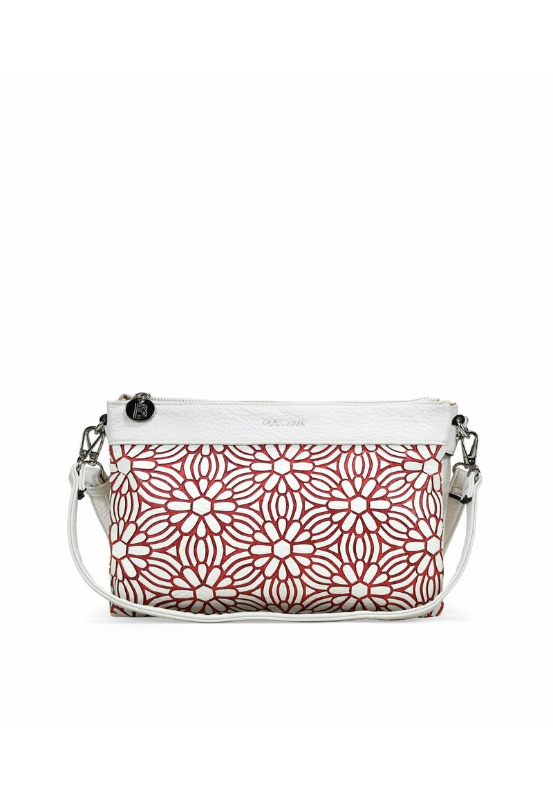 Bolso de mano con patrón floral rojo y blanco, cuerpo texturizado, cierre de cremallera blanca y suave, y correa ajustable blanca.