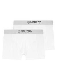 Twee paar witte boxers gemaakt van een zachte stof, met een grijze elastische tailleband waarop de tekst "DSTREZZED" in het zwart staat.