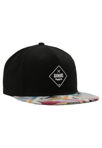 Crna snapback kapa s dijamantnim logom na zakrpi i višebojnim uzorkom na rubu, koji sadrži geometrijske uzorke i teksturiranu tkaninu.
