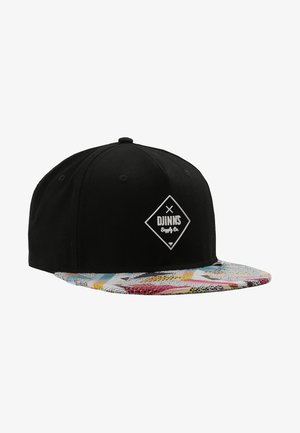 Cappellino snapback nero con patch a forma di diamante e visiera con motivo multicolore che presenta design geometrici e tessuto testurizzato.