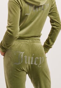 Juicy Couture TINA - Treniņtērpa apakšdaļas - mosstone