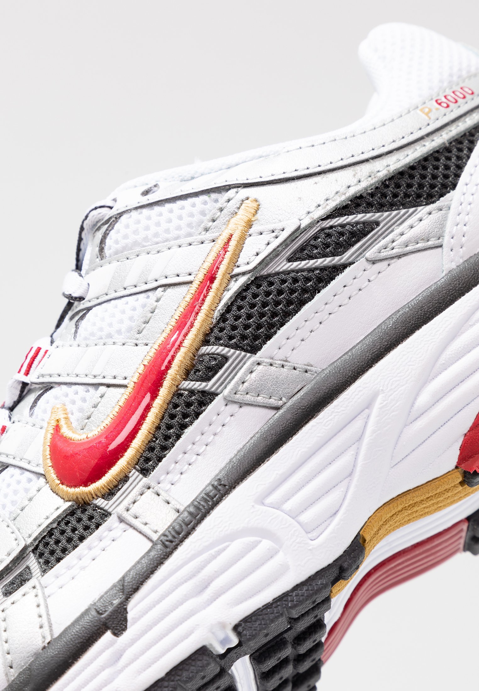Nike Sportswear P 6000 Joggesko whitevarsity red Nike Sportswear P 6000 Joggesko whitevarsity red