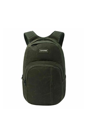 Zaino Dakine verde scuro con spallacci imbottiti, molte tasche con cerniera e una tasca frontale verticale con cerniera.