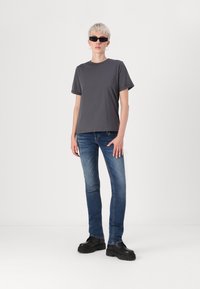 Pieces PCRIA FOLD UP SOLID TEE - T-shirts - magnet